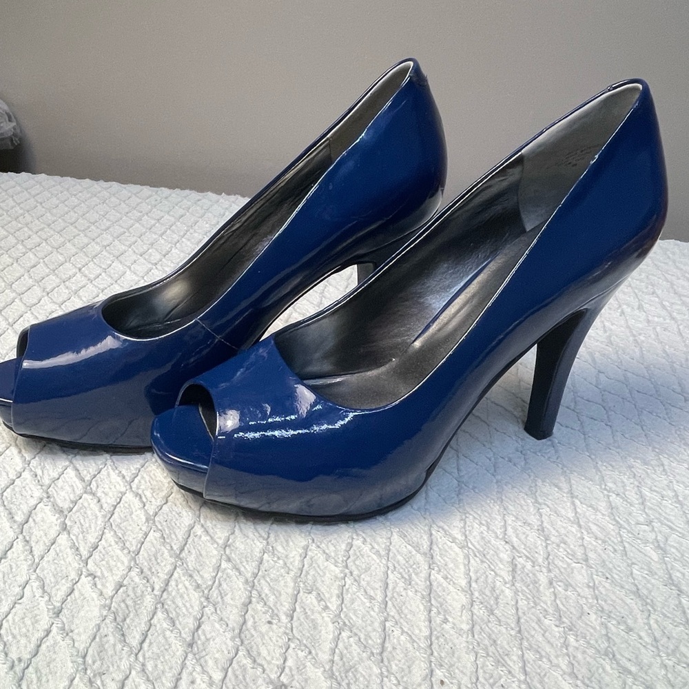 Nine & Co. Glossy Navy Peep-Toe Heels